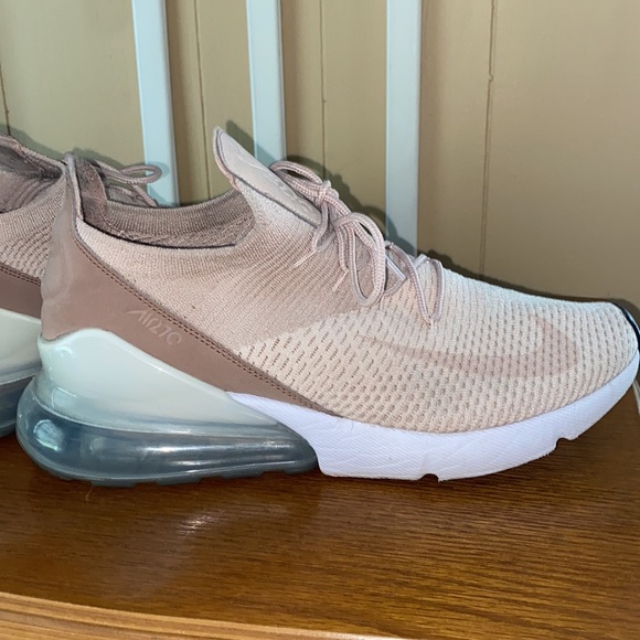 NIKE Sneakers/Tennis Shoes - Picture 4 of 13